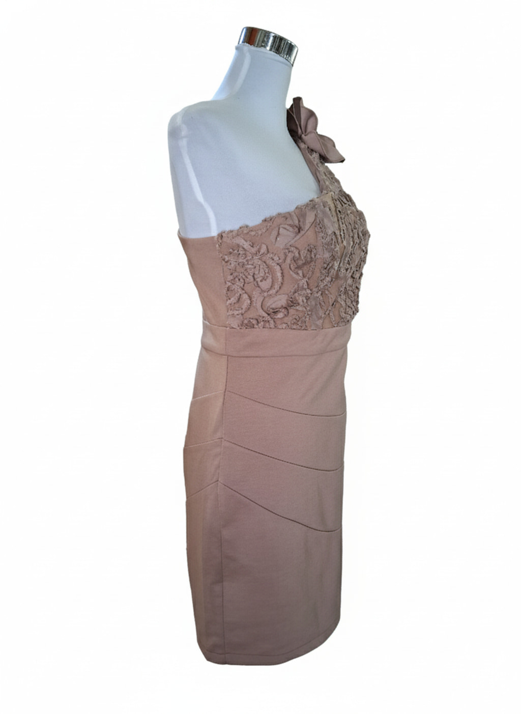 Vestido Mini Asimétrico Color Nude/Café Claro con Encaje y Flor 3D - Imagen 8